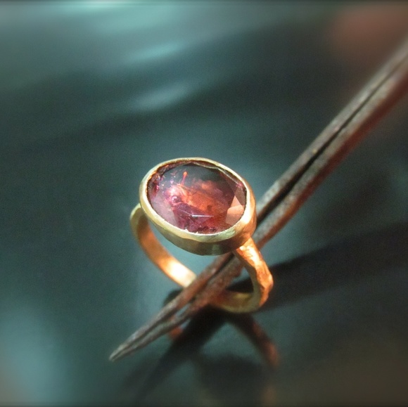 14k solid yellow Gold ring. - Picture 5 of 8